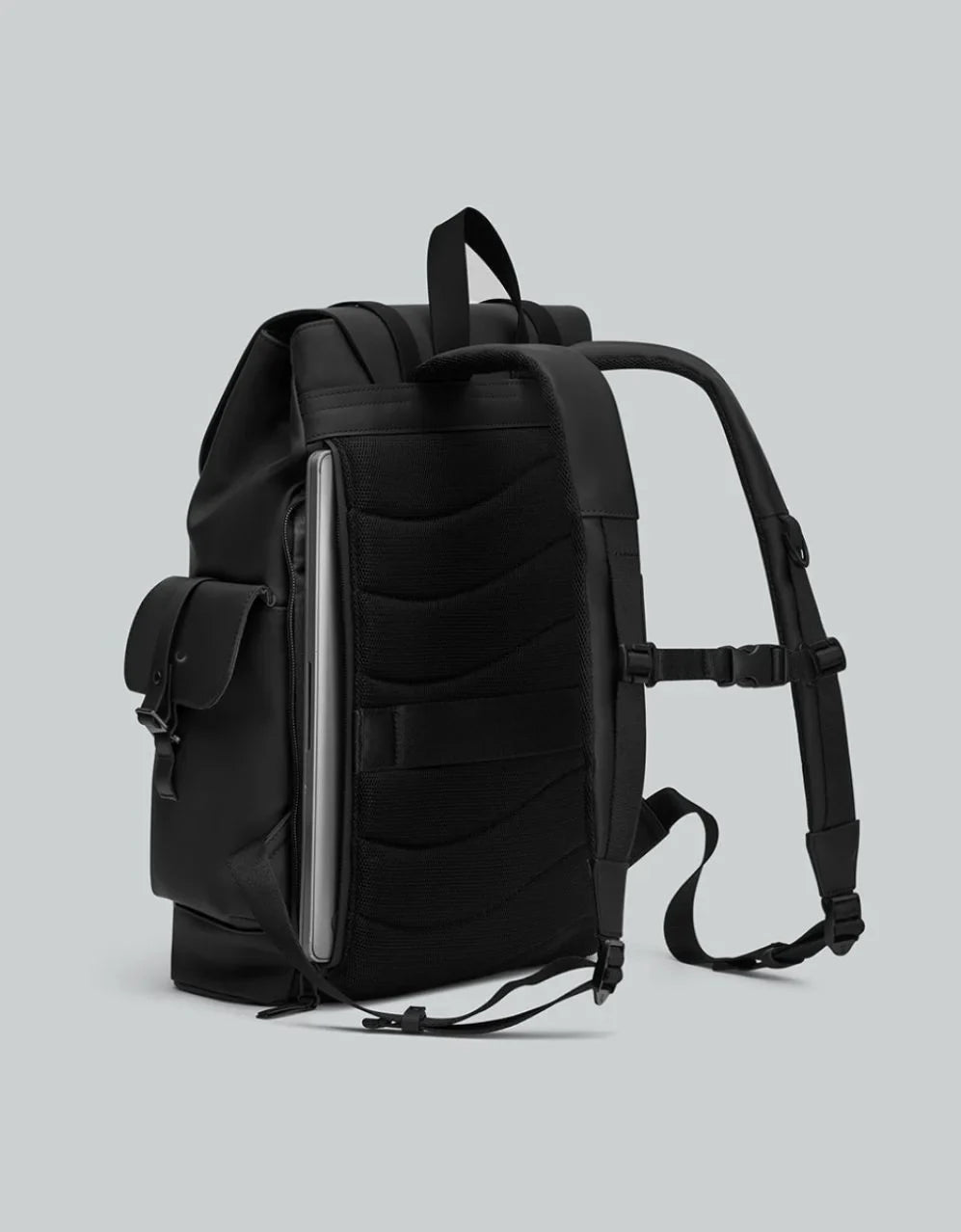 13 インチ 防水バックパック - クラシック ブラック
